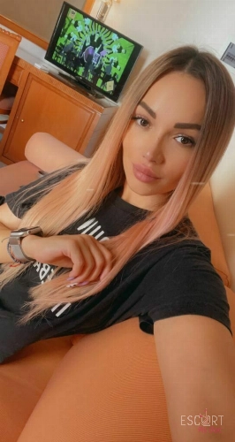 Foto di Alisa - Escort Roma - Donna cerca uomo a Roma