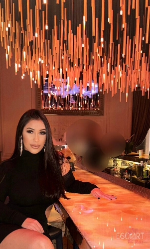 Foto di Giulia - Escort Napoli - Donna cerca uomo a Napoli