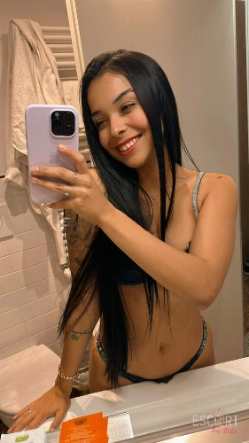 Foto di Helena - Escort Caserta - Donna cerca uomo a Caserta