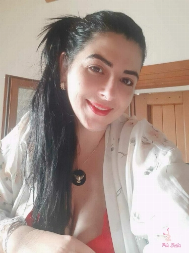 Foto di Kiara Tettona - Escort Palermo - Donna cerca uomo a Palermo