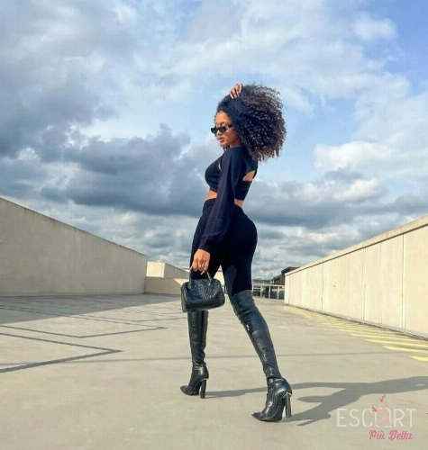 Foto di Sarah - Escort Roma - Donna cerca uomo a Roma