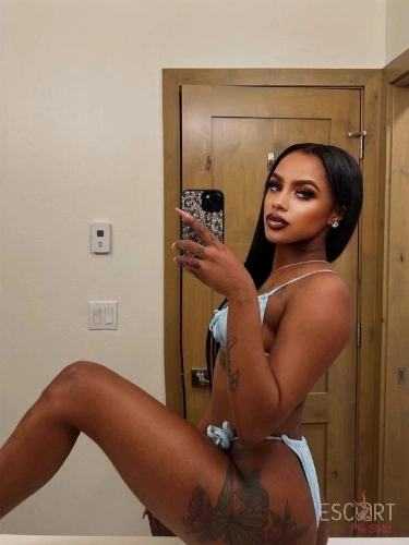 Foto di Zoe - Escort Salerno - Donna cerca uomo a Salerno