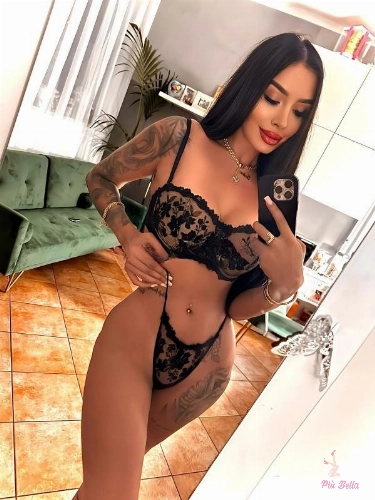 Foto di Rebecca - Escort Pescara - Donna cerca uomo a Pescara